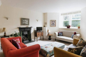 SUNNYSIDE APARTMENT - Spacious 2 Bedroom Accommodation Located In Kendal, Cumbria